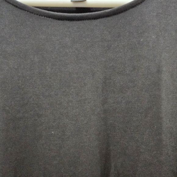 Bundle Of Ann Taylor Cut Out Sleeve/Shoulder Tops in Wine and Black Size Medium - Picture 12 of 15